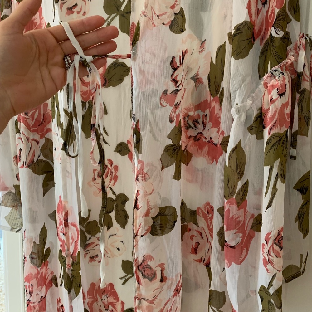 RESERVED 🔒 Gorgeous Floral Sheer Kimono Wrap - Picture 8 of 8
